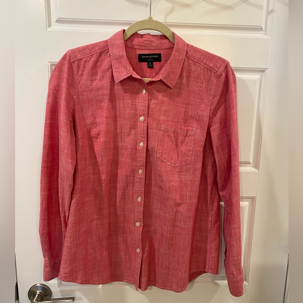 Banana Republic - Women’s Oxford Soft Wash Button Down Dress Shirt - Medium